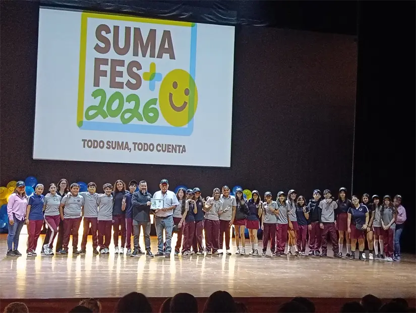 Los estudiantes de secundaria se dieron cita para recibir un reconocimiento por su labor de construir paz diariamente.