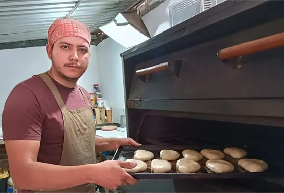 Entre harina, familia y fe: Cristael resiste con su panader&iacute;a en Culiac&aacute;n