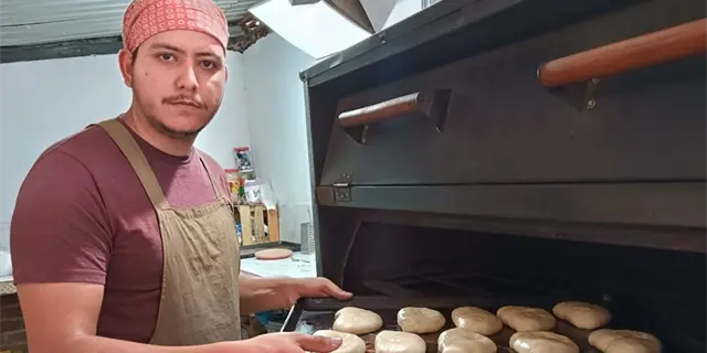 Entre harina, familia y fe: Cristael resiste con su panader&iacute;a en Culiac&aacute;n