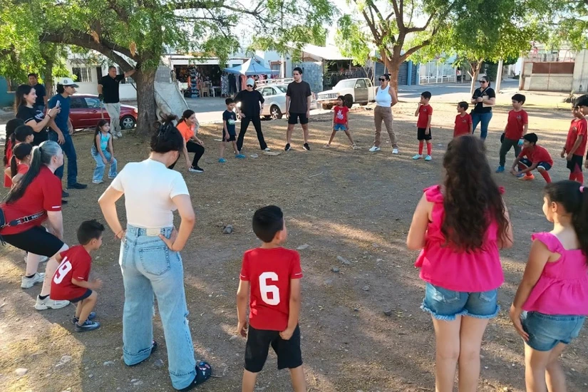 Durante la jornada se plantaron 10 árboles donados por Parques Alegres para fortalecer las áreas verdes del sector.