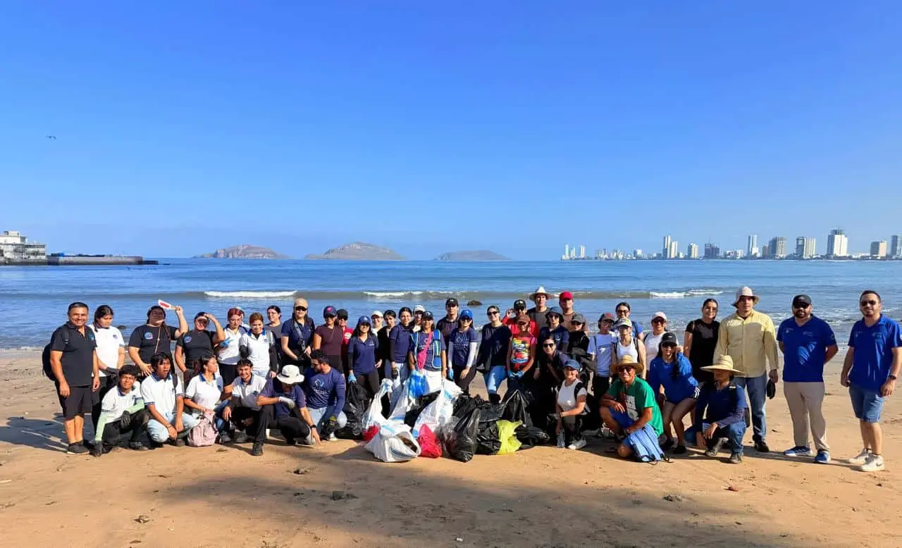 Enel marco de la conmemoración del Día Mundial de los Océanos más de mil personas se unieron a La Gran Limpieza de Playas 2026 convocada por el Gran Acuario Mazatlán