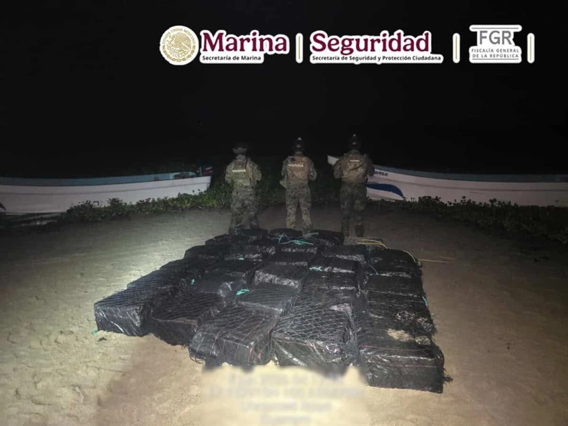 Hallan 29 bultos frente a las costas de Guerrero y descubren más de una tonelada de presunta cocaína