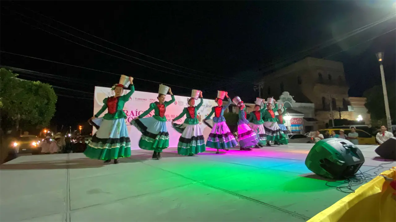 Alumnos de la escuela secundaria Juan Ramón Manjarrez Peñuelas, cerraron estas actividades con el baile dedicado a la pitaya