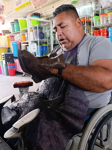 Pancho Bolero, el &uacute;ltimo hombre que sigue dando brillo a una tradici&oacute;n en Costa Rica