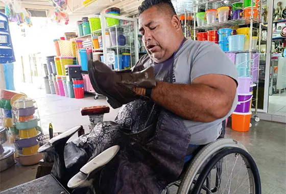 Pancho Bolero, el &uacute;ltimo hombre que sigue dando brillo a una tradici&oacute;n en Costa Rica