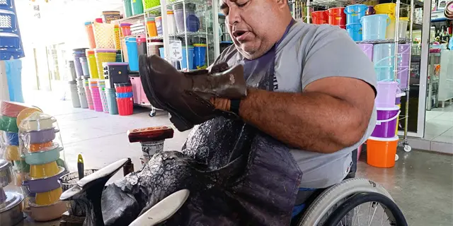 Pancho Bolero, el &uacute;ltimo hombre que sigue dando brillo a una tradici&oacute;n en Costa Rica