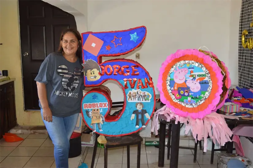 Juani es una mujer que con la fabricación de piñatas, sacó adelante a sus hijos