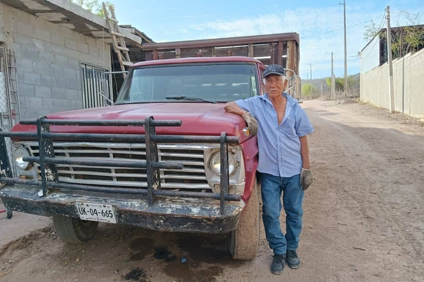 Con toda una vida de esfuerzo, Don Abel sigue encontrando orgullo en el trabajo honesto y en todo lo que logró construir, no solo con cemento y madera, sino también con perseverancia.