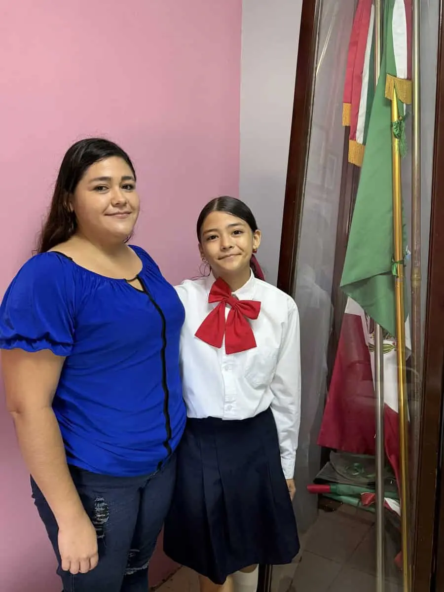Cecilia, mamá de Aleiza, es uno de sus mayores apoyos para participar en todas las iniciativas escolares que le llaman la atención