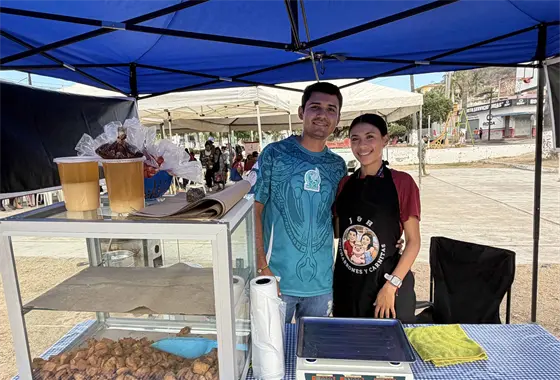 Emprender en pareja: la f&oacute;rmula de Susana y H&eacute;ctor desde Mazatl&aacute;n en "Chicharrones y Carnitas Liri" en la Plazuela de Ur&iacute;as
