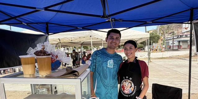 Emprender en pareja: la f&oacute;rmula de Susana y H&eacute;ctor desde Mazatl&aacute;n en "Chicharrones y Carnitas Liri" en la Plazuela de Ur&iacute;as