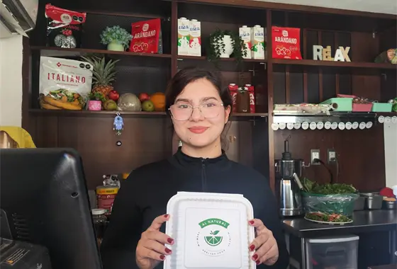 Marbella con solo 16 a&ntilde;os, apuesta por el futuro con Al Natural, su emprendimiento de comida saludable, tras una infancia llena de retos