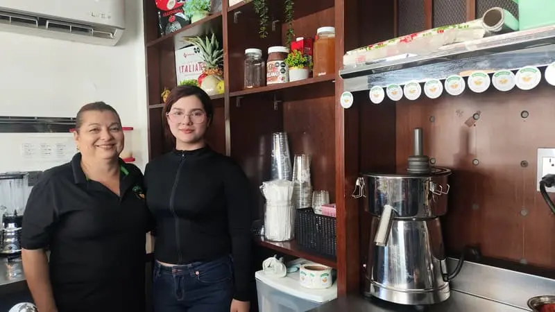 Claudia, su mamá, es quien la apoya en todo momento y la acompaña en esta aventura de emprender.