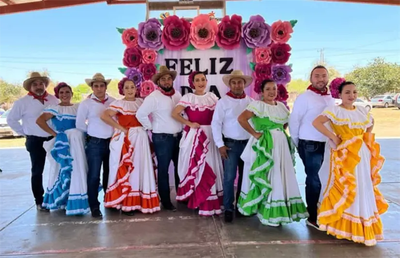 A su regreso a Mazatlán y después de la pandemia, la maestra Lupita se integró de nuevo a la comunidad de Urías y reinició el grupo de danza regional
