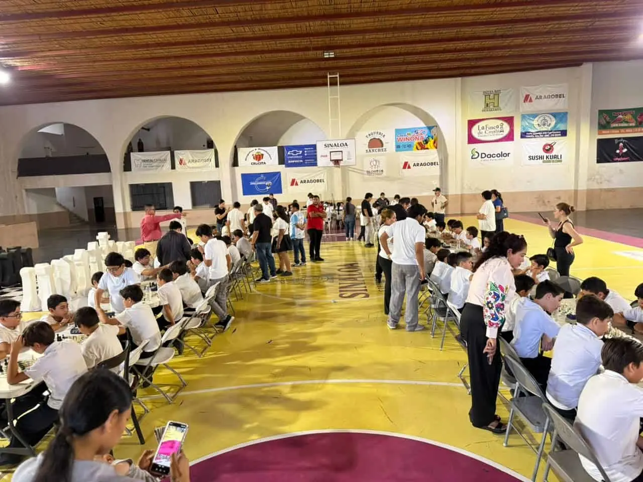 El gobierno de Cosalá reafirmó su compromiso con la niñez cosalteca al realizar este primer torneo de ajedrez.
