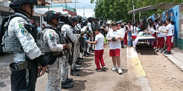 Ni&ntilde;os y ni&ntilde;as de Culiac&aacute;n regalan lecci&oacute;n de paz: Agradecen a la Guardia Nacional con cartas y comida