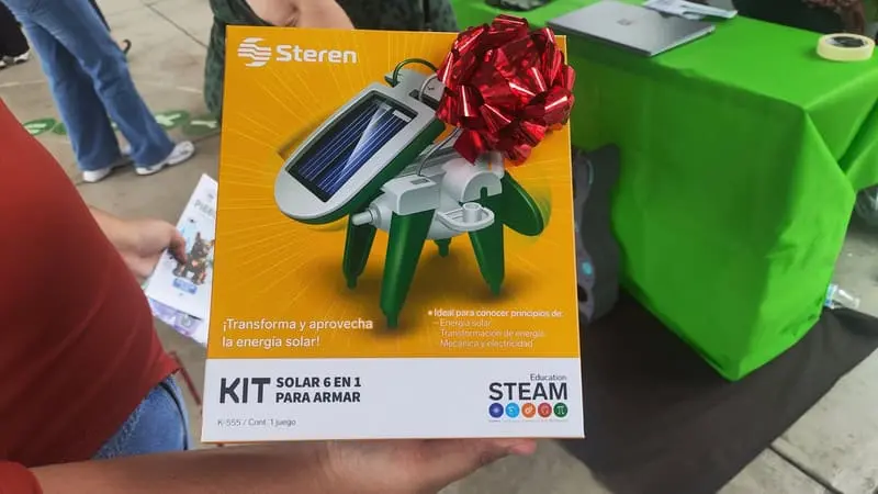 A todos los participantes por parte de ConCrédito se les regaló un Kit para experimentar la ciencia de la energía solar.