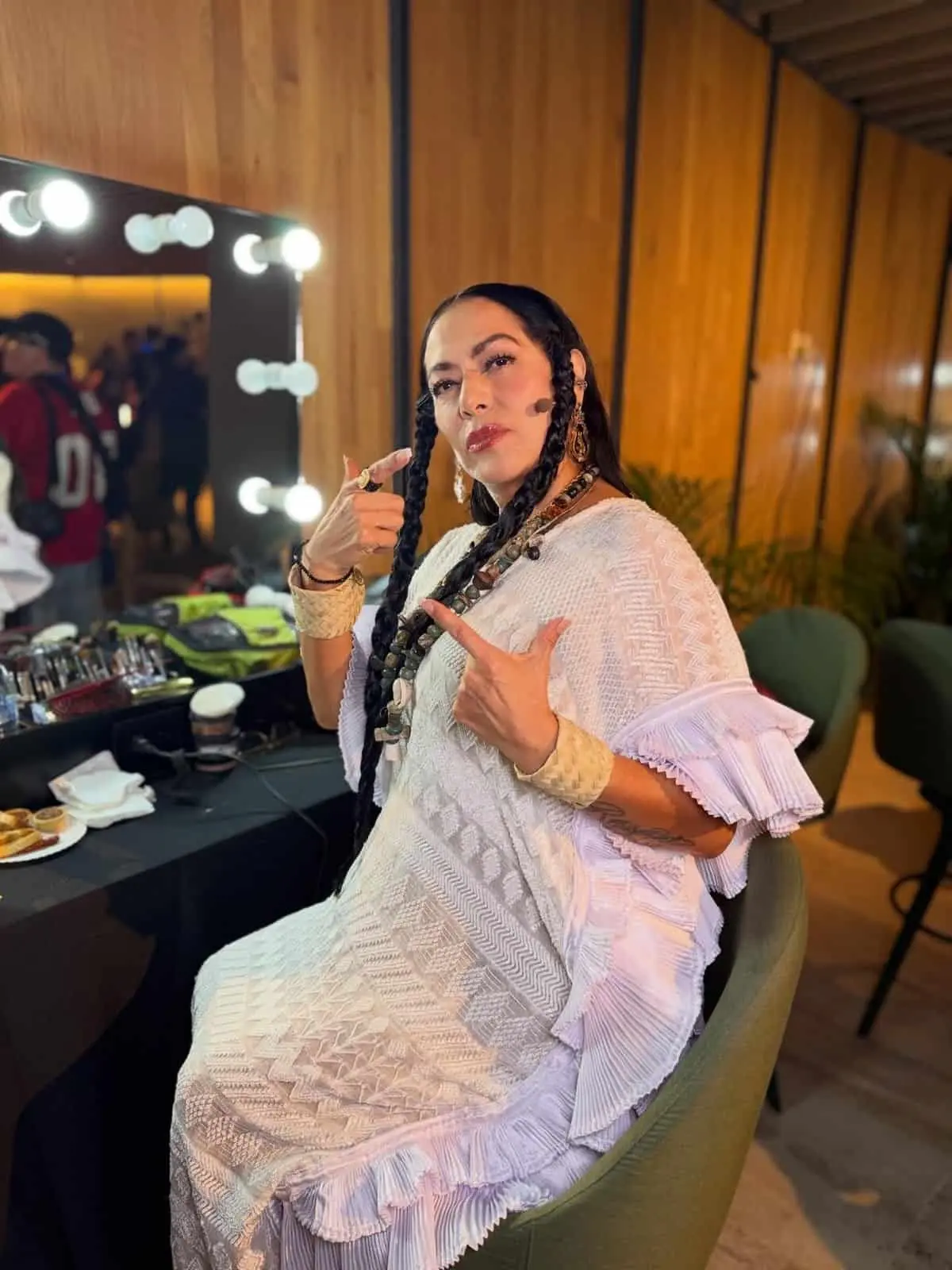La cantante oaxaqueña llevó las raíces indígenas mexicanas al escenario más visto del planeta y emocionó a miles de aficionados durante la ceremonia inaugural.