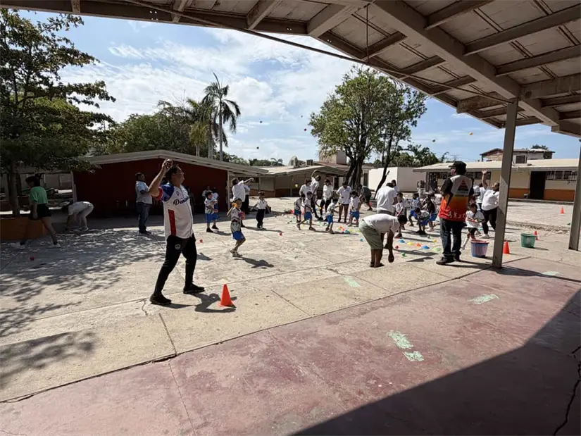 El movimiento unió a la comunidad escolar de la Primaria Democracia en el sector Urías de Mazatlán