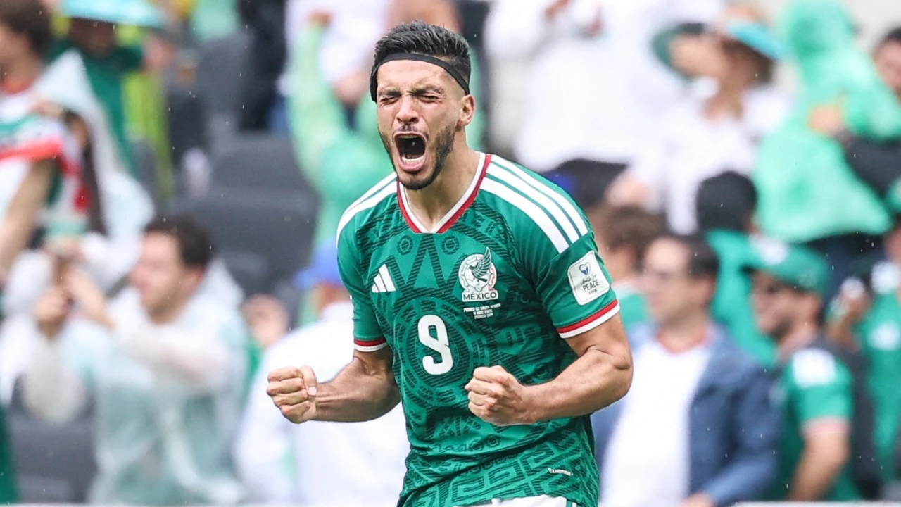 México rompió una maldición de décadas y el Azteca estalló de emoción.