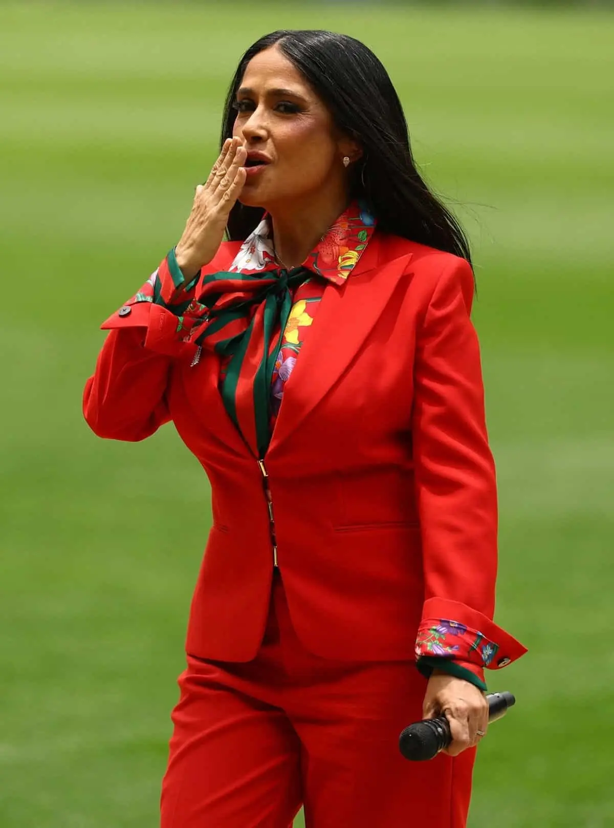 Salma Hayek emocionó al mundo en la inauguración del Mundial 2026 con un mensaje de orgullo mexicano