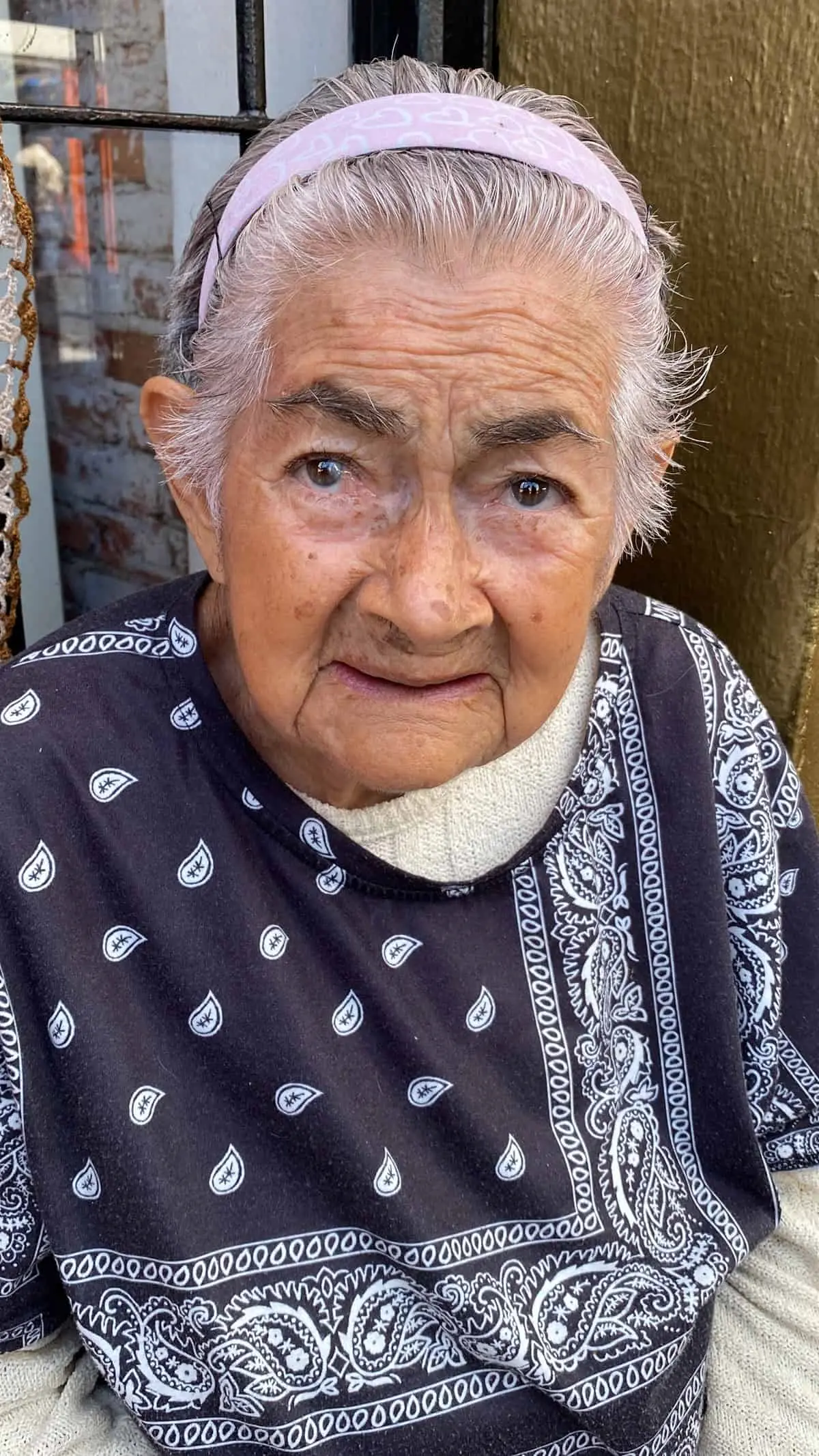 Muchos se jubilan a esa edad; ella decidió seguir trabajando y ayudar a sus hijas