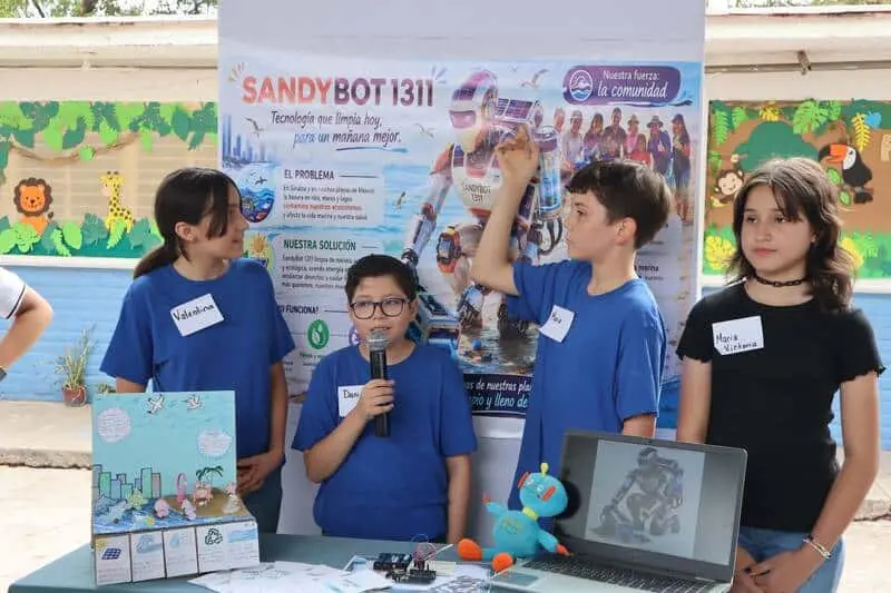 Los 30 alumnos se dividieron en ocho equipos que presentaron sus proyectos con una visión ecológica.