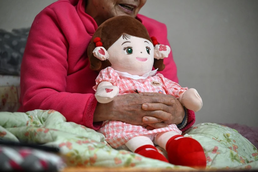Corea del Sur utiliza muñecas con inteligencia artificial para asistir a personas mayores que viven solas