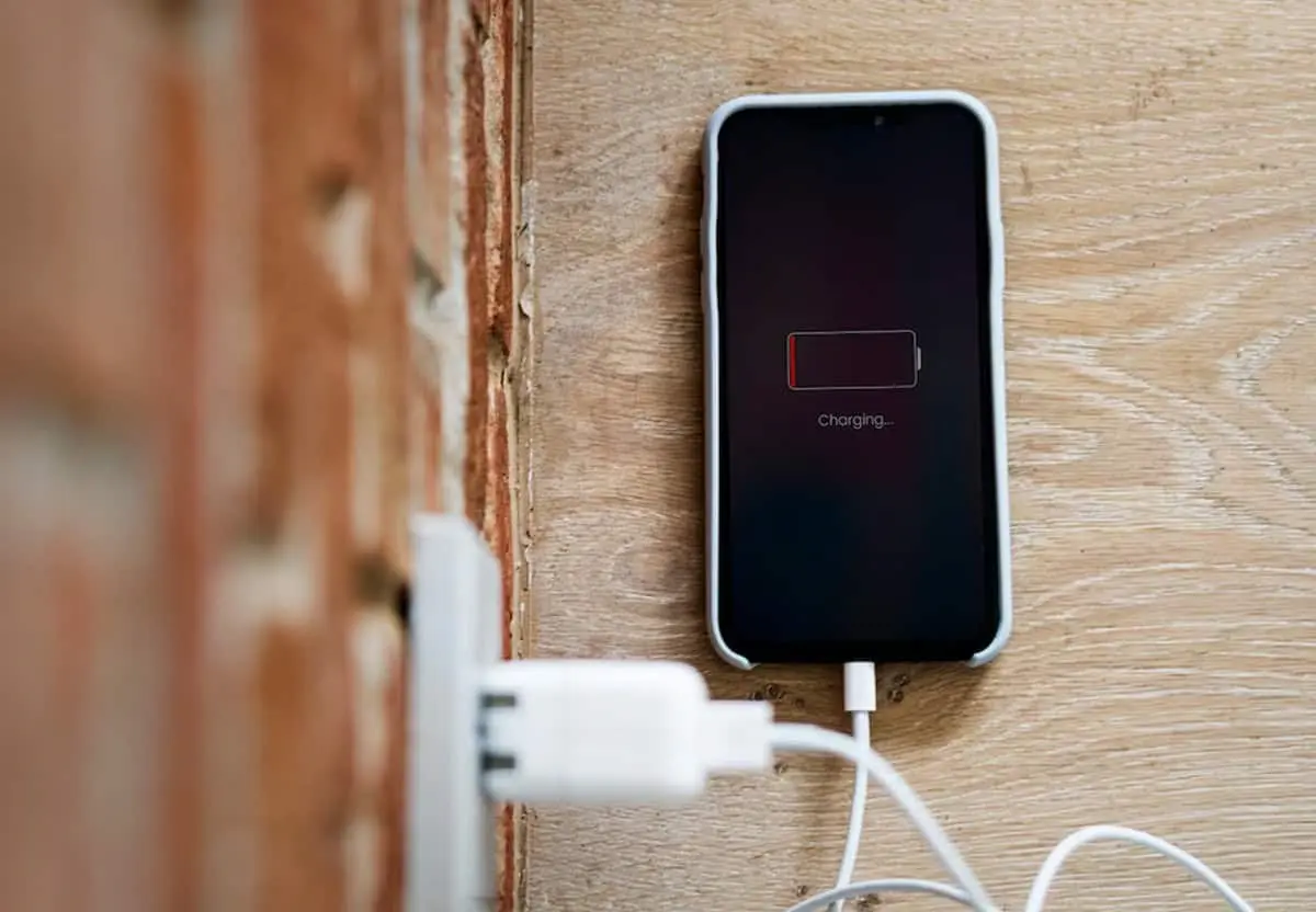 El uso de celular se ha vuelto casi obligatorio. Foto: Freepik