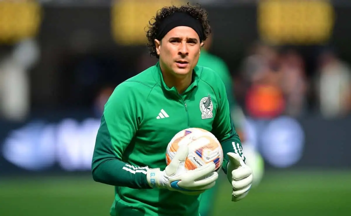 Memo Ochoa llega a su sexta Copa del Mundo, haciendo historia.