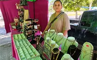 Sol Ochoa, la de la carpita rosa: Un ejemplo de trabajo diario y emprendimiento en Eldorado