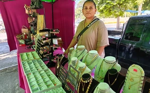 Sol Ochoa, la de la carpita rosa: Un ejemplo de trabajo diario y emprendimiento en Eldorado