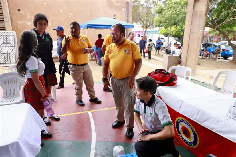 75 servidores públicos de 29 dependencias de los tres niveles de gobierno participaron en la jornada, en la que se atendió a más de 4 mil familias