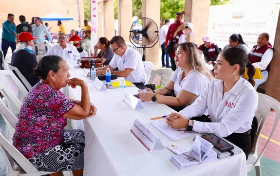 Jornadas de la Paz en Ur&iacute;as brindan atenci&oacute;n integral a m&aacute;s de 4 mil familias de Mazatl&aacute;n