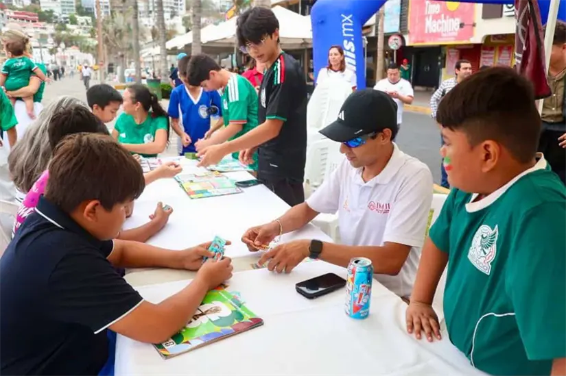 Cientos de personas se dieron cita en Olas Altas para celebrar el triunfo de la Selección Mexicana de futbol y disfrutar de una tarde de convivencia