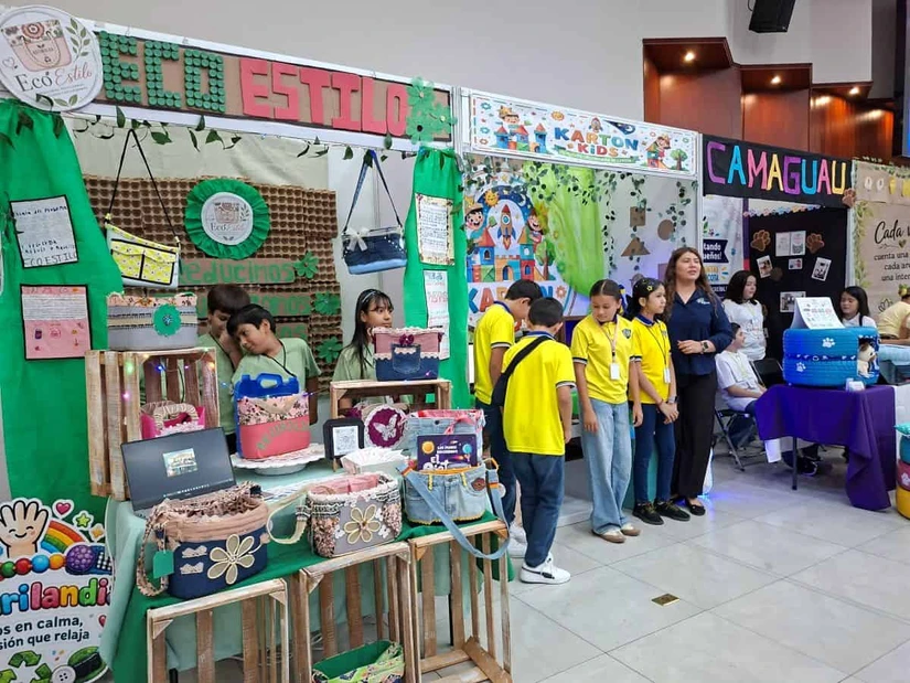 Pequeños emprendedores, grandes soluciones: estudiantes de primarias inspiran con sus proyectos en Culiacán. Foto: Juan Madrigal