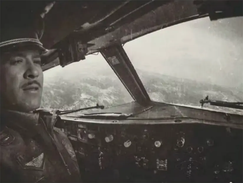 Pedro Infante era gran aficionado de los aviones. Foto: Cortesía