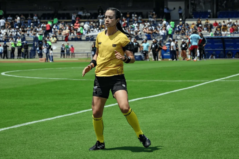 La arbitra se ha ganado el puesto. Foto: Cortesía