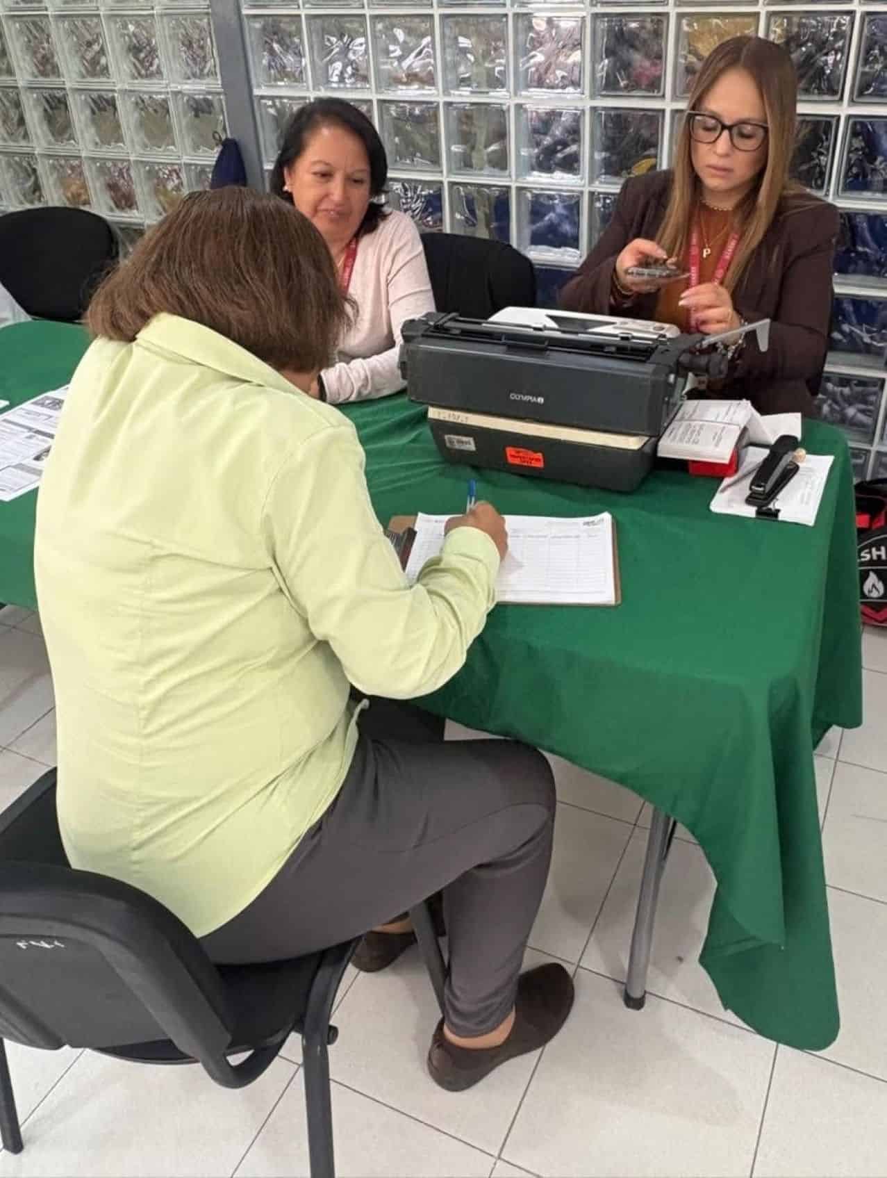 Actualización de datos de la pensión del ISSSTE. Foto: Cortesía