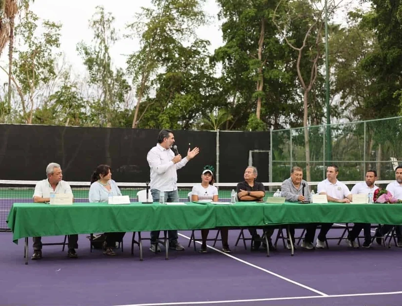 Con una ceremonia en el Club Campestre Chapultepec se inauguró una nueva cancha que lleva el nombre de Monserrat Montaño Vaal.