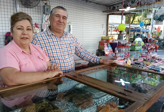 Blanca Estela y Reynaldo son la pareja de Navolato que lleva 34 a&ntilde;os vendiendo dulces y regalando sonrisas