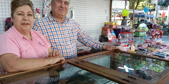 Blanca Estela y Reynaldo son la pareja de Navolato que lleva 34 a&ntilde;os vendiendo dulces y regalando sonrisas