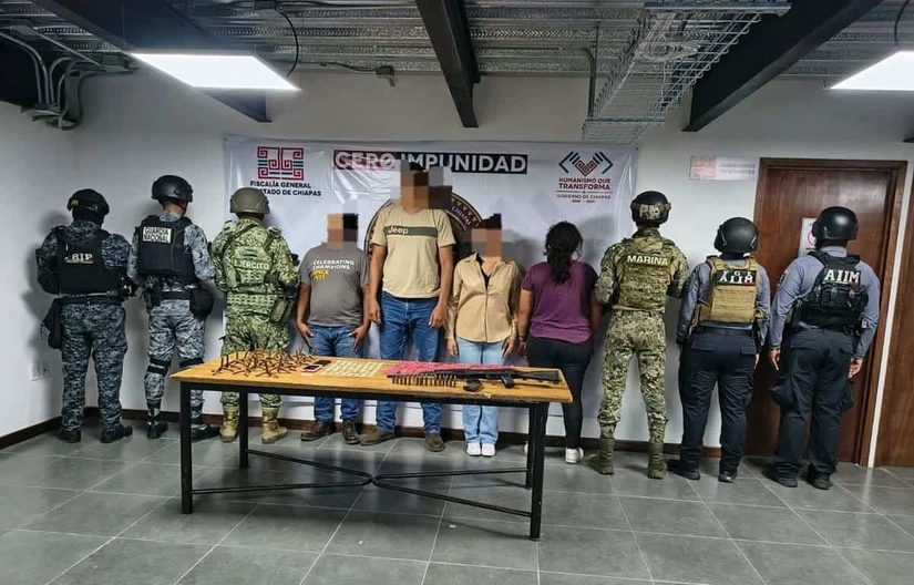 Cae presunto líder criminal en Chiapas; viajaba con droga, un arma y decenas de ponchallantas