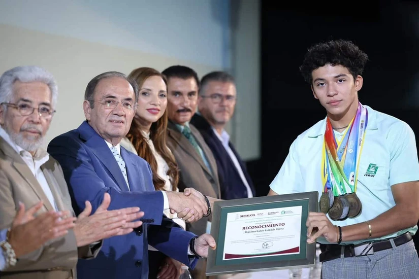 Máximo Kaleb Estrada Urrea fue reconocido por COBAES como uno de los talentos estudiantiles más destacados de 2026, gracias a sus sobresalientes logros deportivos que han puesto en alto el nombre de Sinaloa a nivel nacional e internacional. Foto: COBAES Sinaloa
