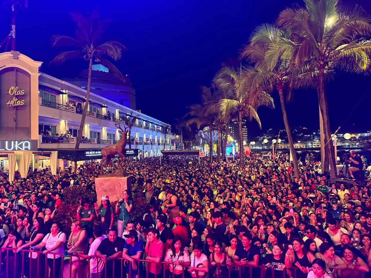 El Paseo Olas Altas de Mazatlán volvió a ser el punto de reunión para miles de personas que disfrutaron de la fiesta del futbol, con música, actividades y gastronomía, en este destino que celebra la convivencia de locales y visitantes