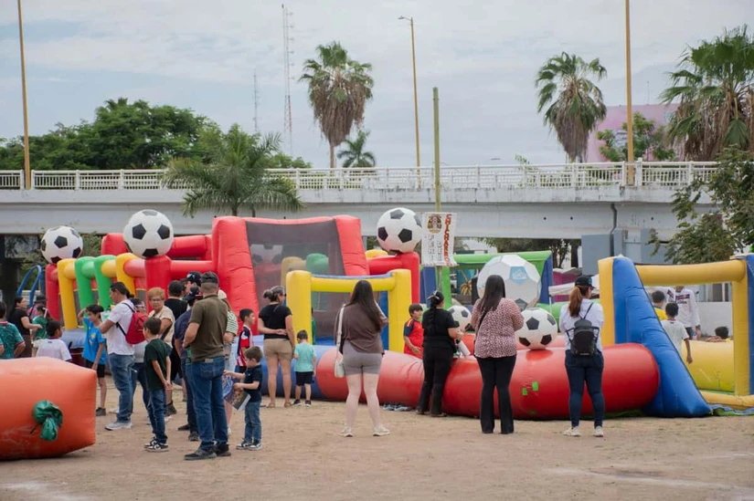 Familias de Culiacán disfrutan una jornada futbolera inspirada en el Mundial 2026. Foto: Ayuntamiento de Culiacán