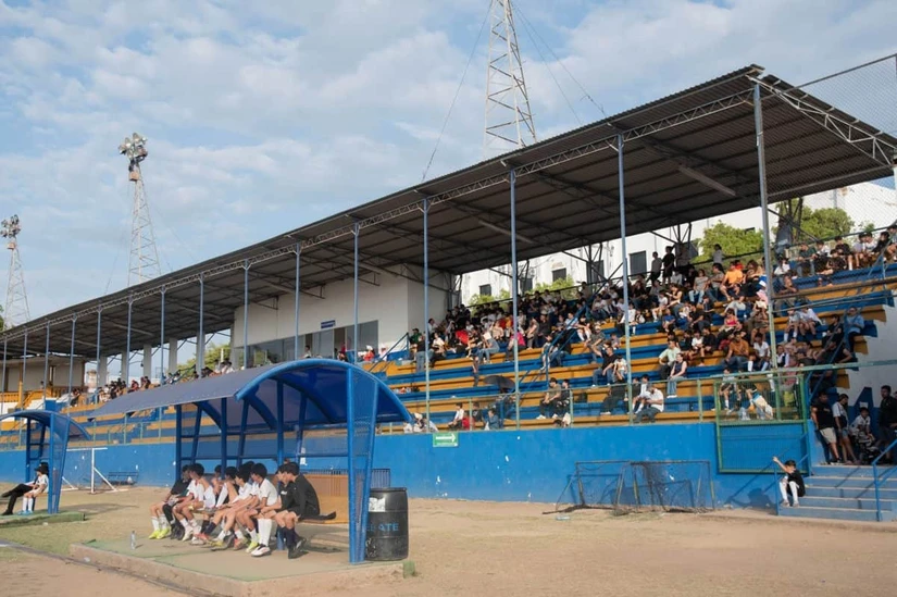 Familias y jugadores acudieron al proceso de registro con la esperanza de dar un paso más hacia sus sueños deportivos. Foto: IMDEC