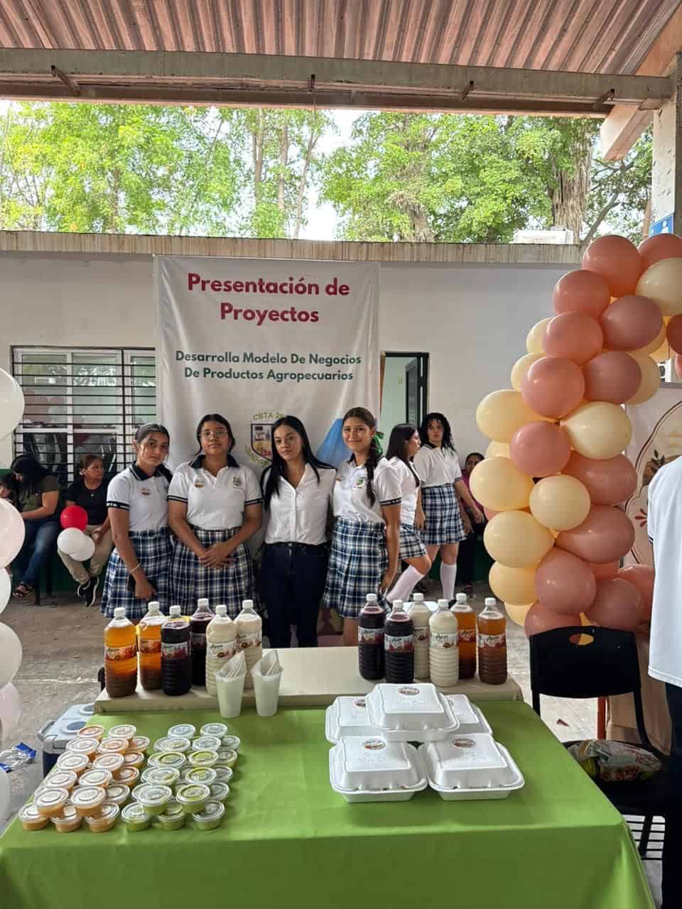 Emprendimientos estudiantiles como mermeladas, productos artesanales y modelos de negocio reflejaron el talento y la visión empresarial de los participantes
