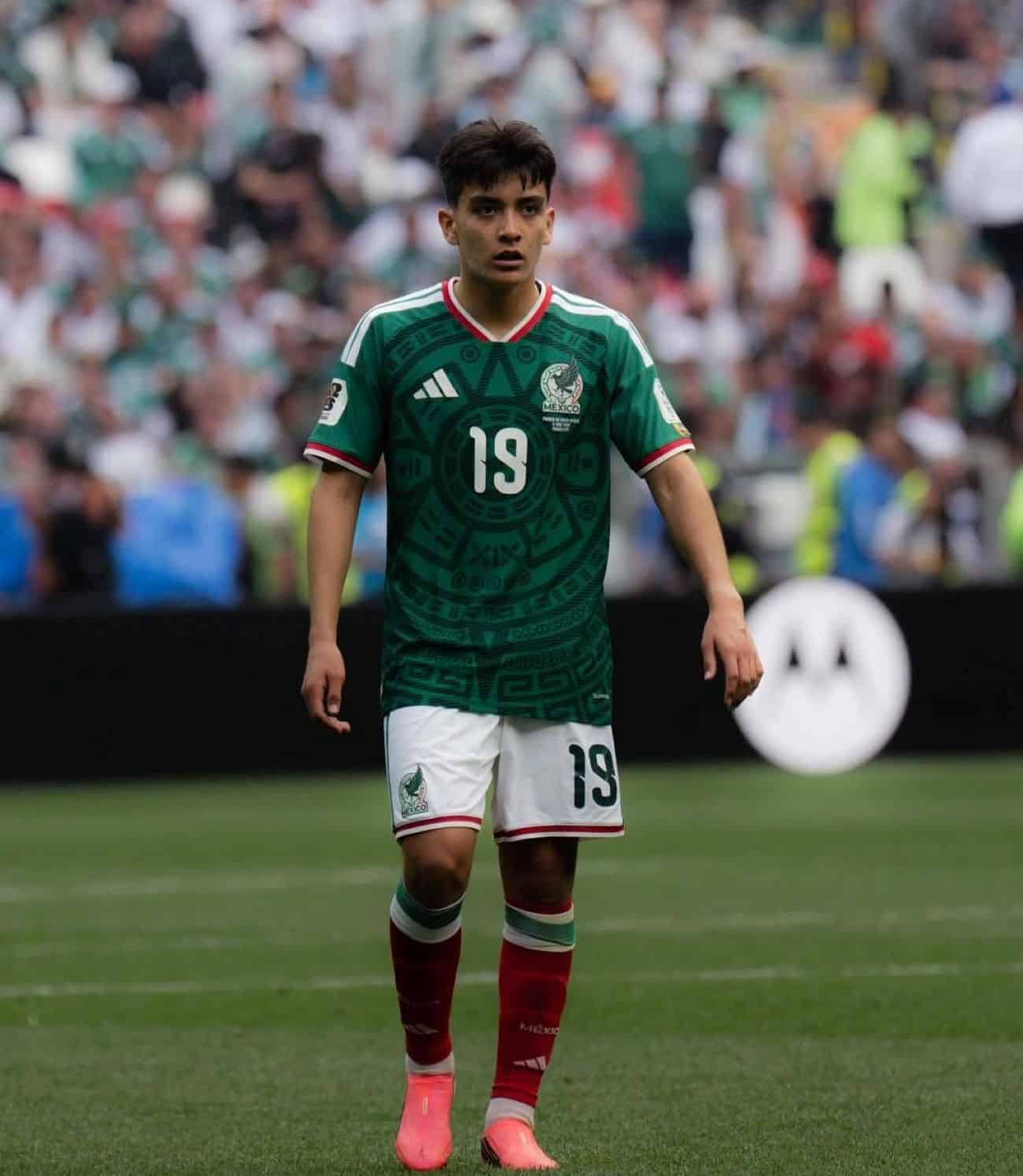 Se presume que Gilberto Mora podría arrancar de titular en el juego ante Corea del Sur. Foto: Instagram