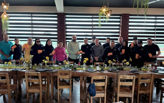 Gobierno de San Ignacio reconoce a polic&iacute;as en su d&iacute;a: desayuno especial